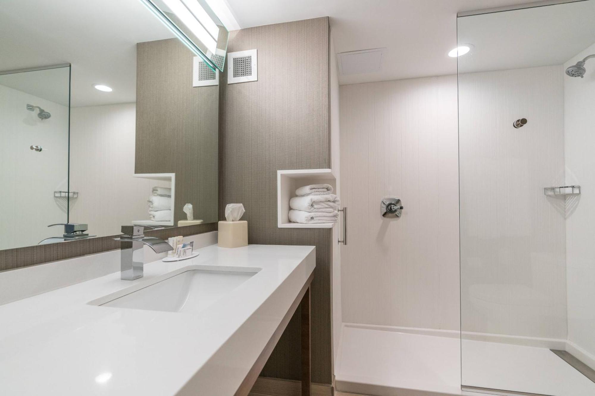 Courtyard By Marriott West Springfield Hotel Bagian luar foto
