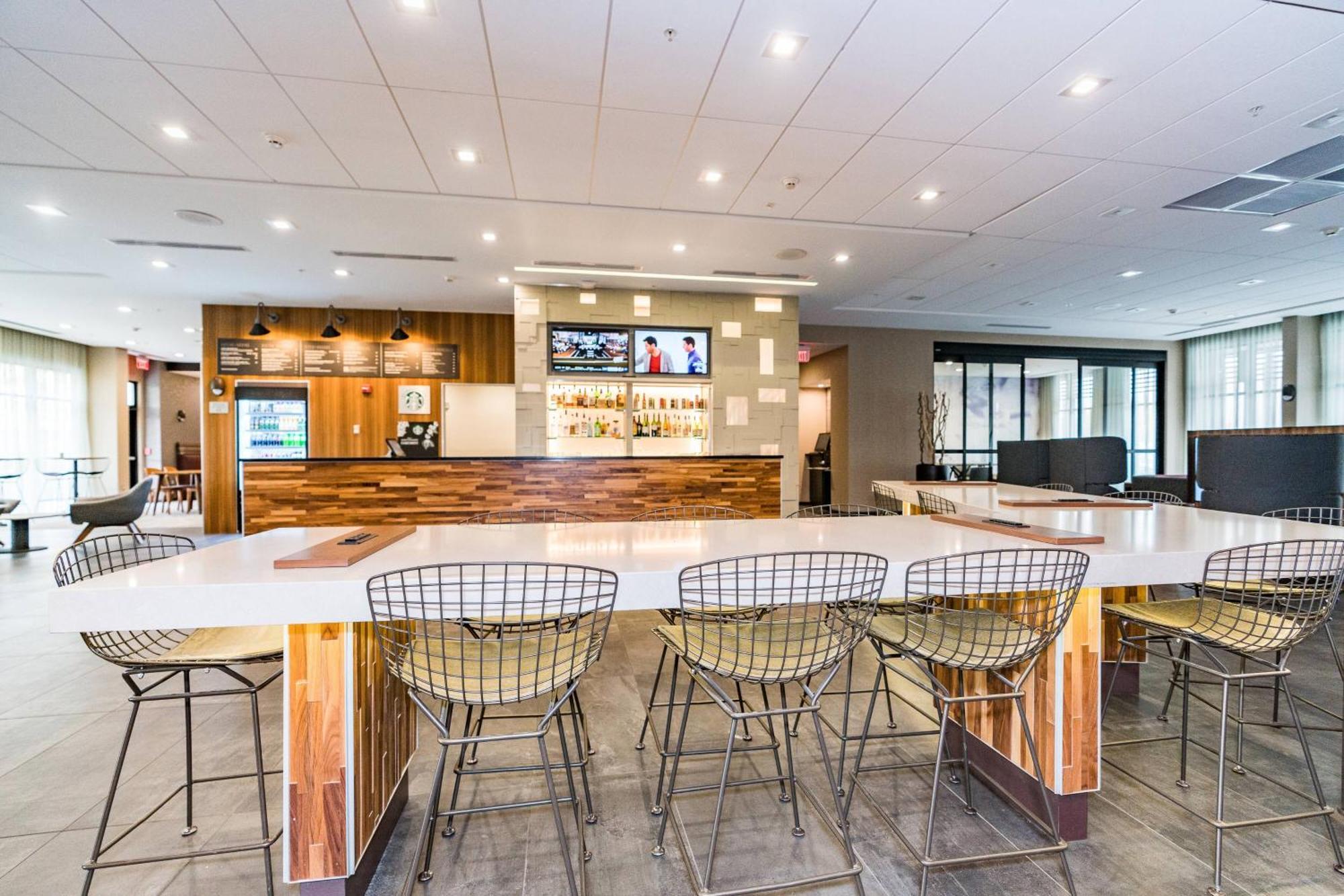 Courtyard By Marriott West Springfield Hotel Bagian luar foto