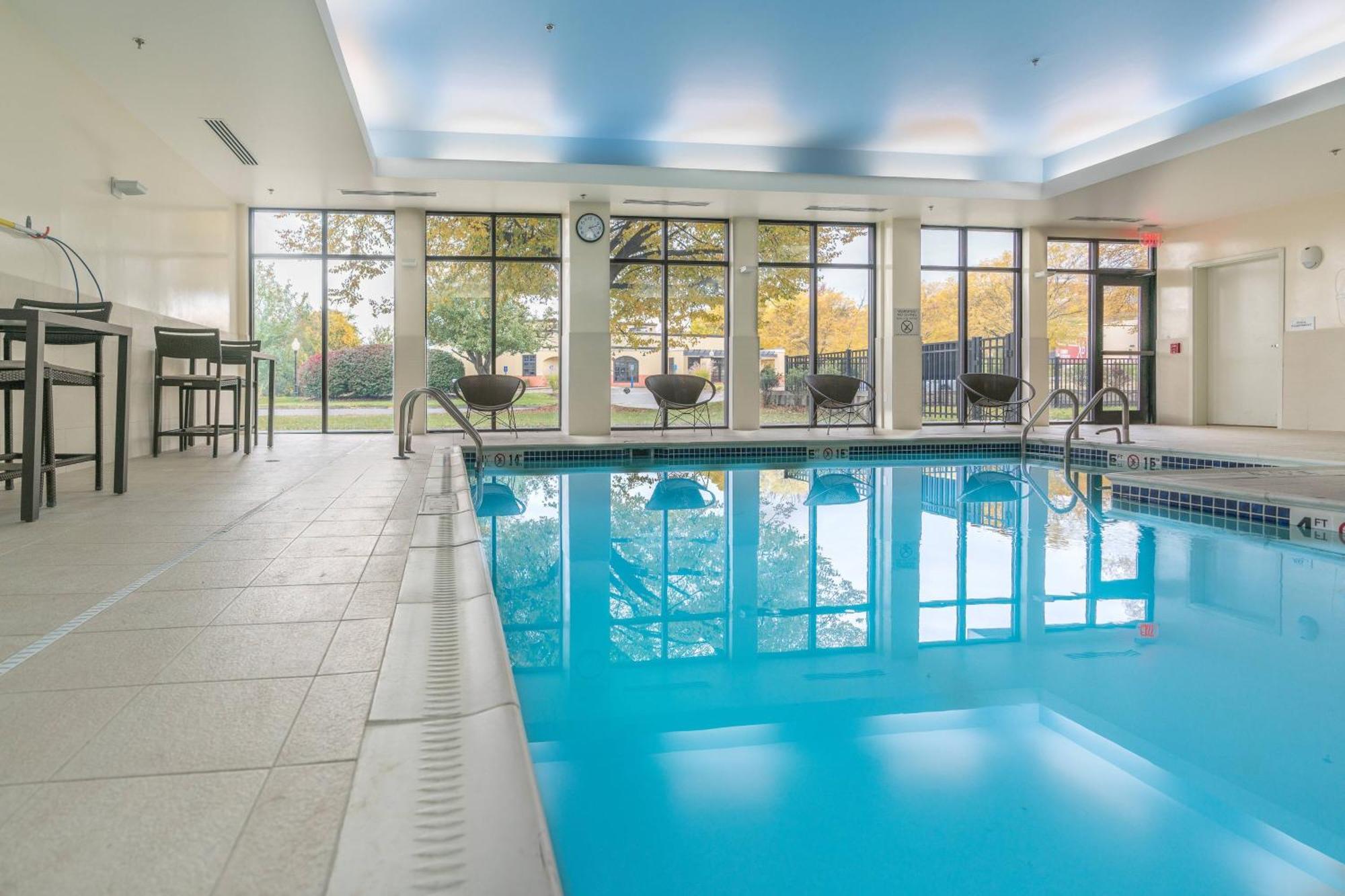 Courtyard By Marriott West Springfield Hotel Bagian luar foto
