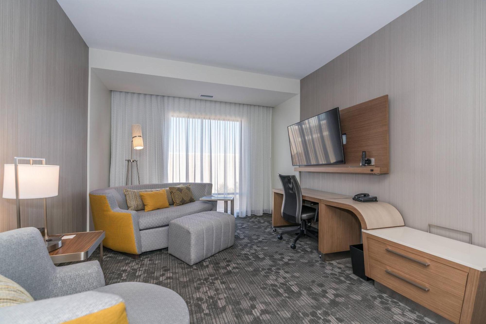 Courtyard By Marriott West Springfield Hotel Bagian luar foto